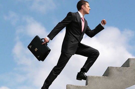 獵頭資訊-年近三十月薪2萬元，她，是怎樣做到的？